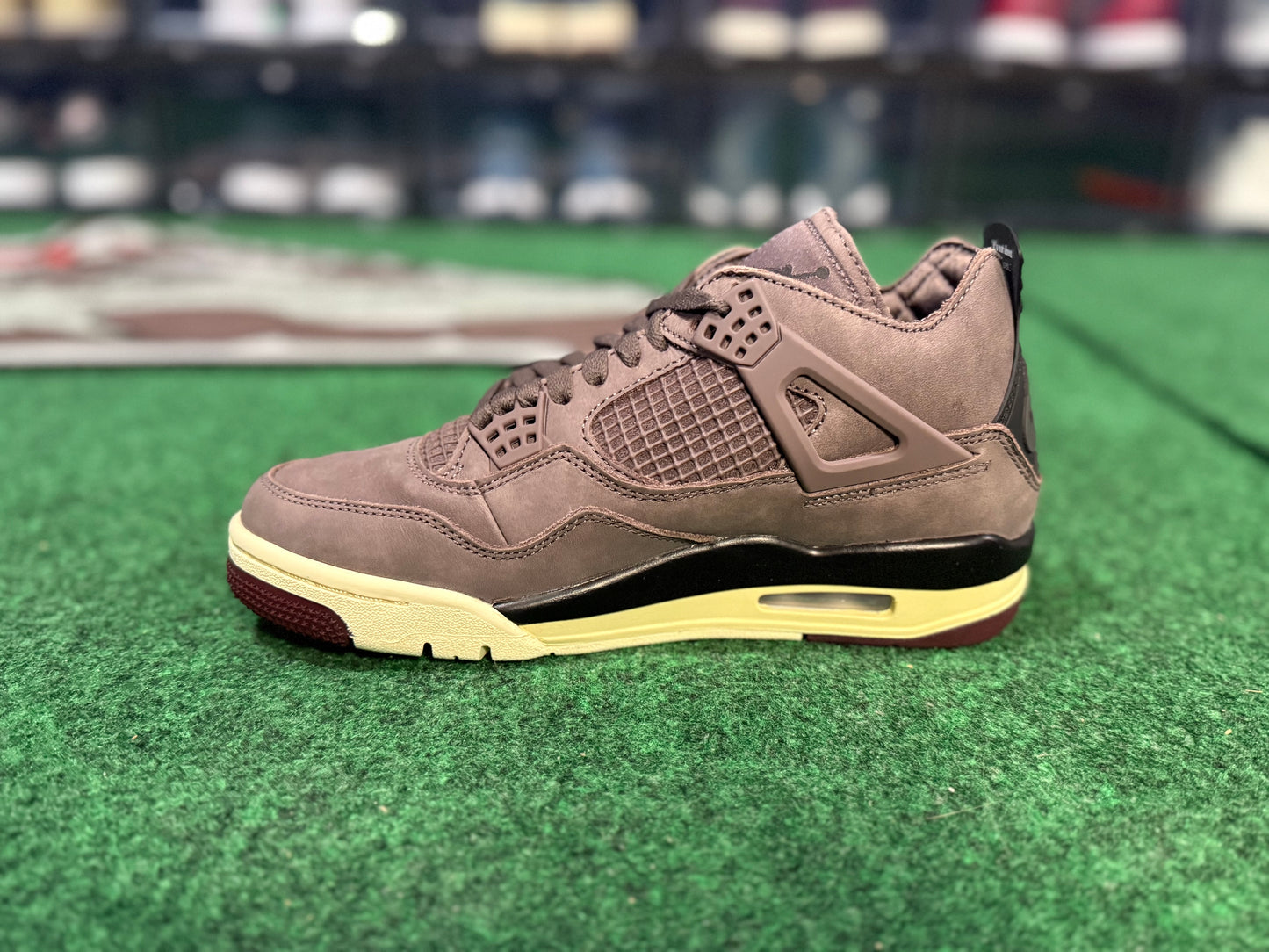 Jordan 4 Retro SP A Ma Maniére Violet Ore