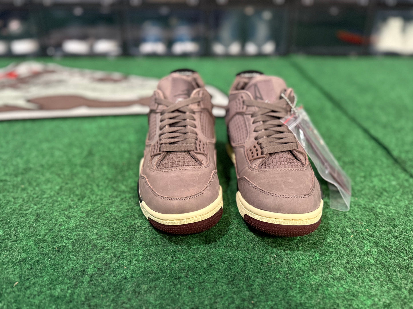 Jordan 4 Retro SP A Ma Maniére Violet Ore