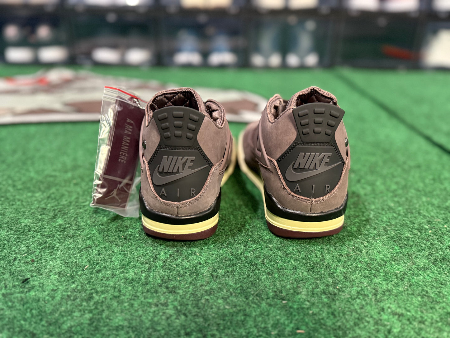 Jordan 4 Retro SP A Ma Maniére Violet Ore